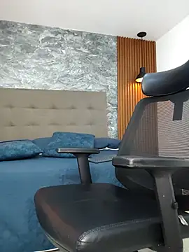 Snapshot of damian_bull chatting on September 28, 2025, 8:25 pm damian bull online show from September 28, 2025, 8:25 pm