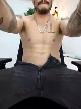 Snapshot of damian_bull chatting on October 4, 2025, 7:56 pm damian bull online show from October 4, 2025, 7:56 pm