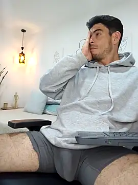 Snapshot of damian_bull chatting on October 9, 2025, 7:56 pm damian bull online show from October 9, 2025, 7:56 pm