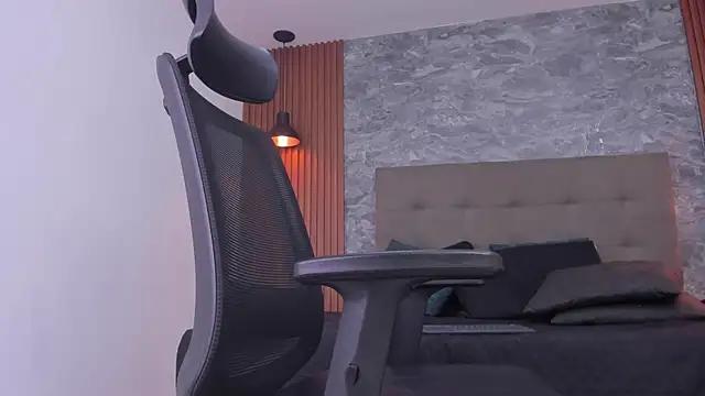 Snapshot of damian_bull chatting on October 31, 2025, 3:24 pm damian bull online show from October 31, 2025, 3:24 pm