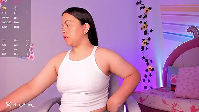 Snapshot of Ariah_Walker_ chatting on October 8, 2025, 1:47 am Ariah Walker online show from October 8, 2025, 1:47 am