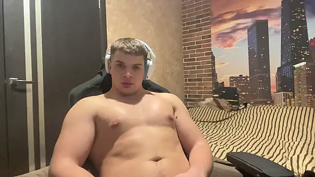 MusclePhantom online show from December 22, 2025, 9:45 pm