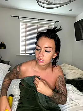 BELLABLACKXUK online show from October 28, 2025, 1:47 pm