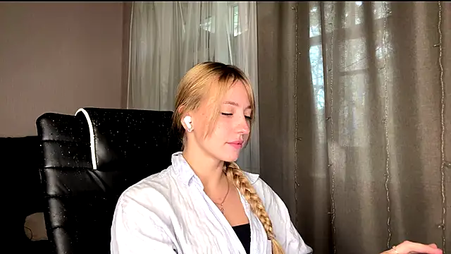 Jetta Corsacami online show from September 18, 2025, 7:43 am