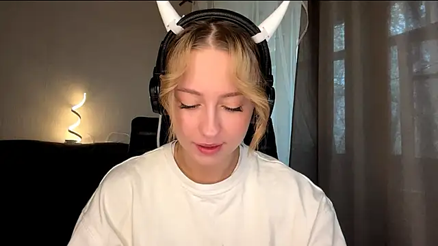 Jetta Corsacami online show from October 19, 2025, 7:42 am