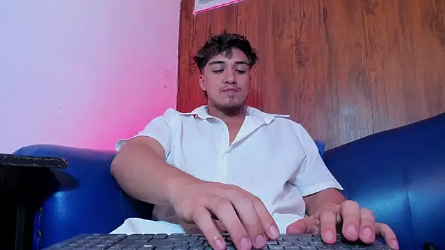 juanmechanic  online show from June 1, 2026, 9:38 pm