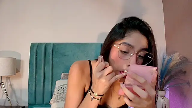 IvyJhons online show from November 5, 2025, 11:54 am