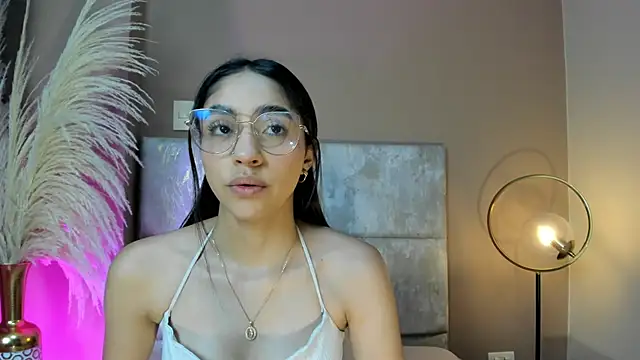 IvyJhons online show from December 17, 2025, 12:00 pm