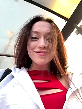 Snapshot of EstaVista chatting on September 29, 2025, 11:26 am EstaVista online show from September 29, 2025, 11:26 am