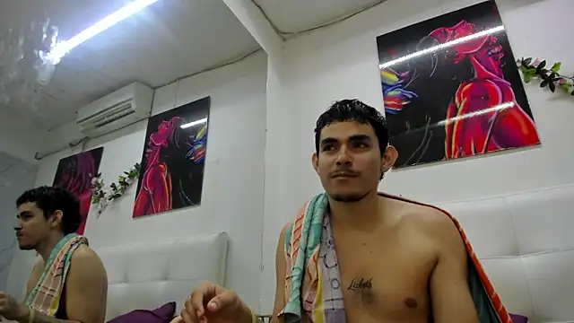 Snapshot of Lucia78couple chatting on October 22, 2025, 7:02 pm Lucia78couple online show from October 22, 2025, 7:02 pm