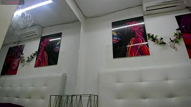 Snapshot of Lucia78couple chatting on October 27, 2025, 9:41 pm Lucia78couple online show from October 27, 2025, 9:41 pm