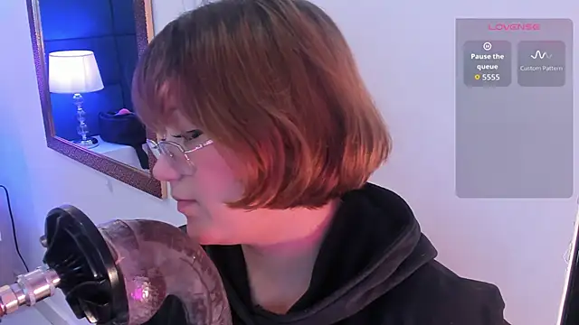 isa grey  online show from October 2, 2025, 3:57 am