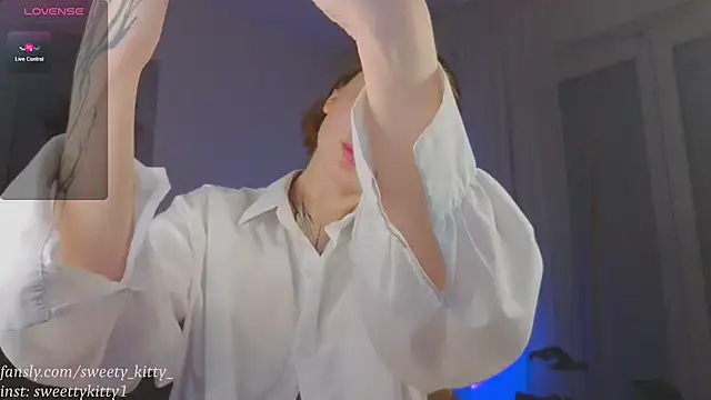 Snapshot of sweettykitty chatting on January 19, 2026, 12:53 pm sweettykitty online show from January 19, 2026, 12:53 pm