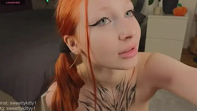 Snapshot of sweettykitty chatting on May 11, 2026, 4:04 pm sweettykitty online show from May 11, 2026, 4:04 pm