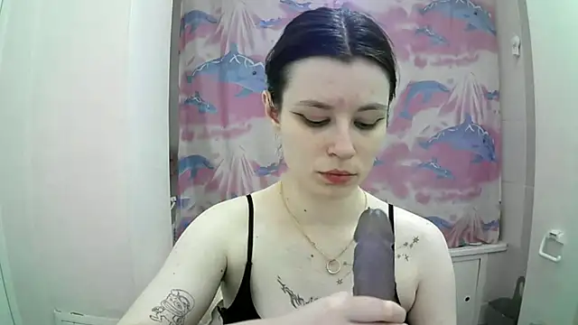 EdlinEngelby online show from October 6, 2025, 2:03 pm