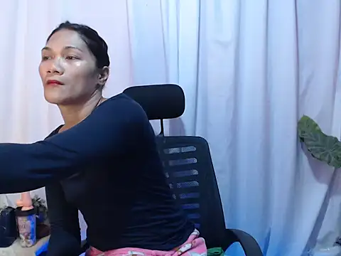 Snapshot of hot_gold69 chatting on May 25, 2026, 12:11 pm hot gold69 online show from May 25, 2026, 12:11 pm