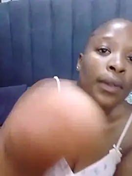 MrsMxx25 online show from October 9, 2025, 10:57 am