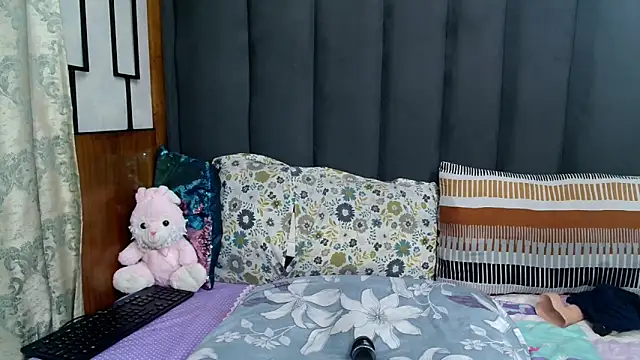 Snapshot of MrsMxx25 chatting on February 10, 2026, 2:48 am MrsMxx25 online show from February 10, 2026, 2:48 am