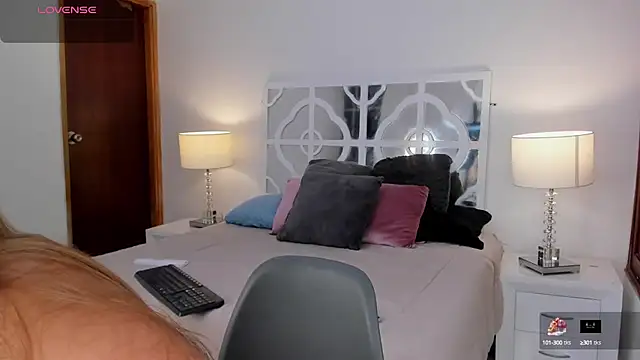 MikaelaStone online show from October 16, 2025, 12:28 pm