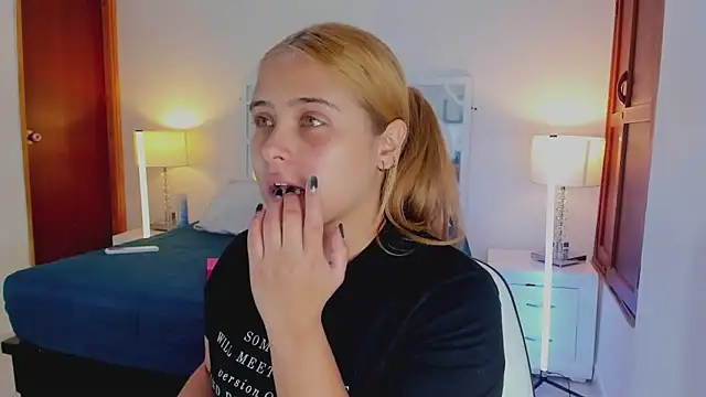 MikaelaStone online show from February 11, 2026, 12:32 pm