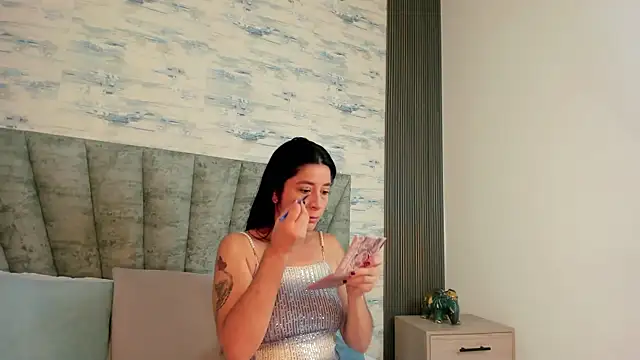 ShanelEvans online show from October 29, 2025, 4:42 pm