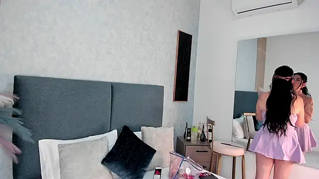 ShanelEvans online show from November 13, 2025, 6:40 pm