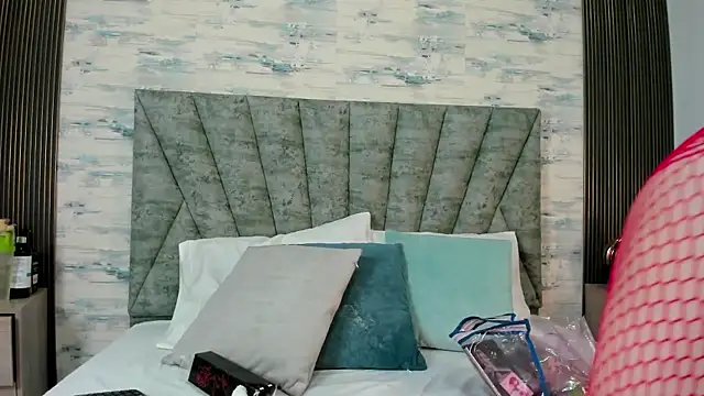 ShanelEvans online show from December 1, 2025, 6:13 pm