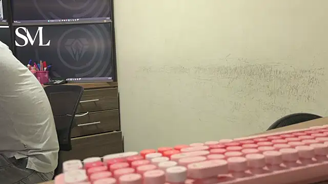 Snapshot of danisml134 chatting on November 13, 2025, 1:15 am danisml134 online show from November 13, 2025, 1:15 am