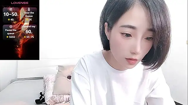 Snapshot of YIWA-2000 chatting on May 18, 2026, 3:57 am YIWA-2000 online show from May 18, 2026, 3:57 am