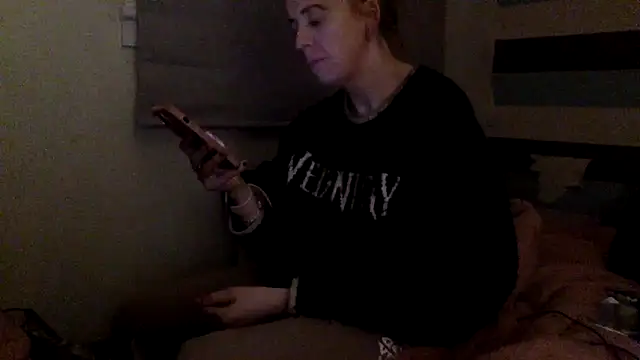 Bellababexox online show from May 15, 2026, 11:01 pm