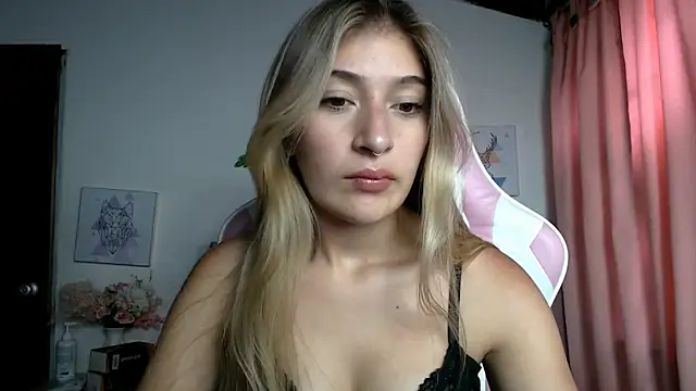 Snapshot of SophiaaLee chatting on May 8, 2026, 8:36 pm SophiaaLee online show from May 8, 2026, 8:36 pm