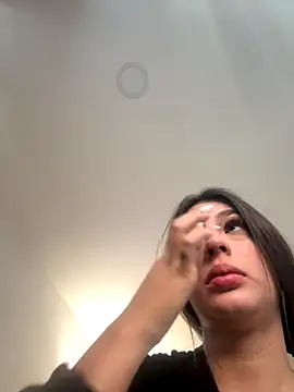 Snapshot of Mavii_ chatting on October 15, 2025, 4:18 pm Mavii online show from October 15, 2025, 4:18 pm