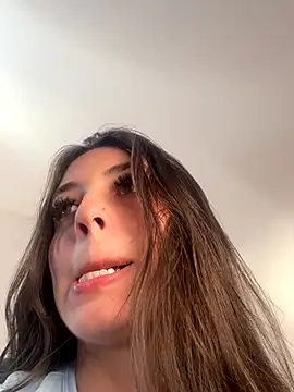 Snapshot of Mavii_ chatting on November 11, 2025, 3:23 pm Mavii online show from November 11, 2025, 3:23 pm