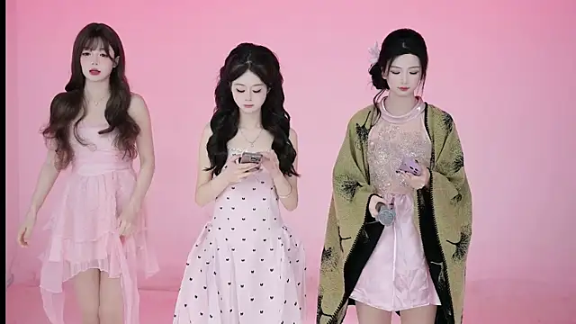 Hot-dance520 online show from November 18, 2025, 2:17 am