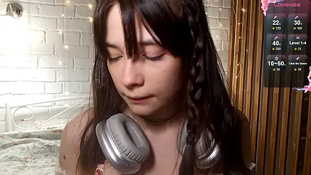 Honeey Beee online show from December 22, 2025, 3:20 pm