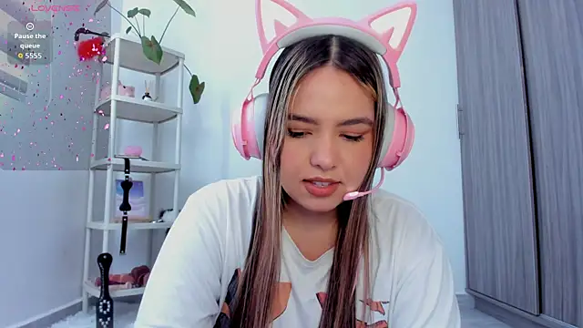 Alana Banana  online show from October 2, 2025, 3:30 pm