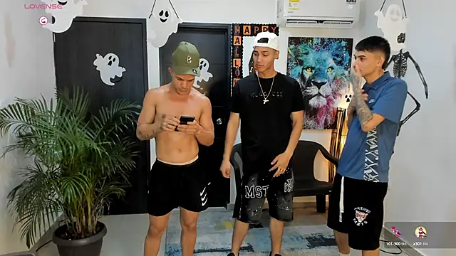 Snapshot of Playhardsex_ chatting on October 5, 2025, 11:02 pm Playhardsex online show from October 5, 2025, 11:02 pm