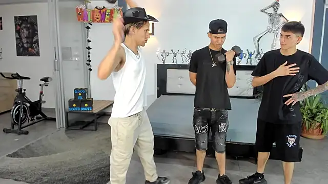 Snapshot of Playhardsex_ chatting on October 11, 2025, 10:52 pm Playhardsex online show from October 11, 2025, 10:52 pm