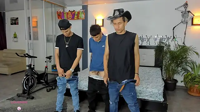 Snapshot of Playhardsex_ chatting on October 12, 2025, 10:53 pm Playhardsex online show from October 12, 2025, 10:53 pm