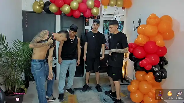 Snapshot of Playhardsex_ chatting on October 21, 2025, 11:05 pm Playhardsex online show from October 21, 2025, 11:05 pm