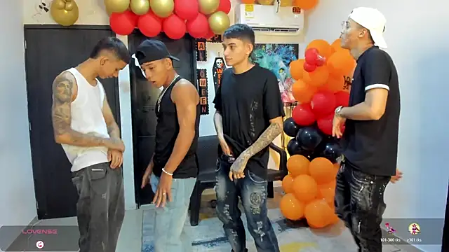 Snapshot of Playhardsex_ chatting on October 25, 2025, 11:10 pm Playhardsex online show from October 25, 2025, 11:10 pm