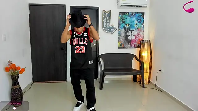 Snapshot of Playhardsex_ chatting on November 14, 2025, 11:02 pm Playhardsex online show from November 14, 2025, 11:02 pm