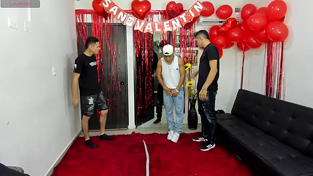 Snapshot of Playhardsex_ chatting on February 13, 2026, 11:01 pm Playhardsex online show from February 13, 2026, 11:01 pm