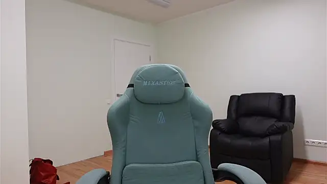 Snapshot of Laura_Chaplin chatting on October 25, 2025, 4:35 pm Laura Chaplin online show from October 25, 2025, 4:35 pm