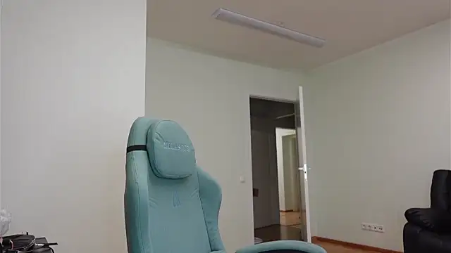 Snapshot of Laura_Chaplin chatting on October 27, 2025, 5:50 pm Laura Chaplin online show from October 27, 2025, 5:50 pm