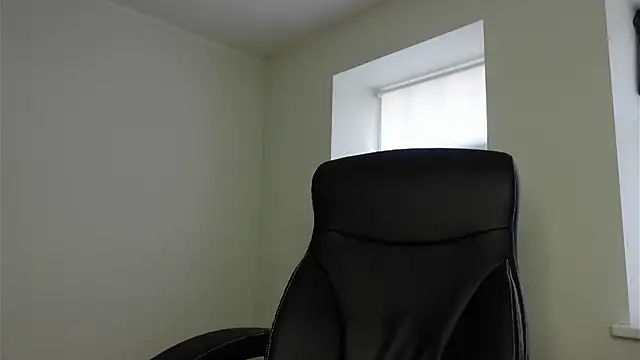 Laura Chaplin online show from March 22, 2026, 6:28 am