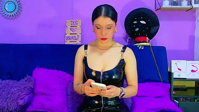 CristalRose online show from April 3, 2026, 9:46 pm