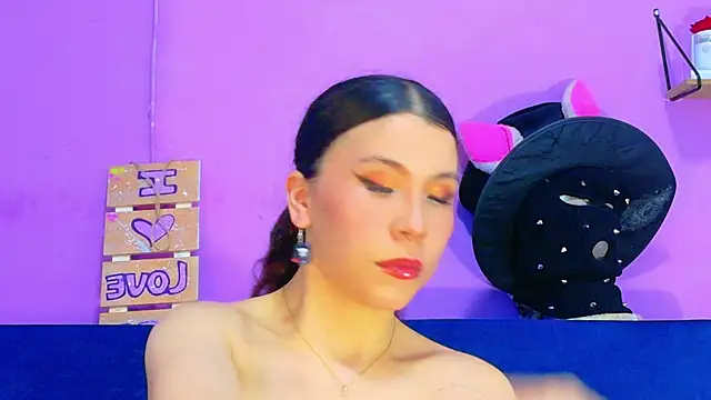 CristalRose online show from April 9, 2026, 10:15 pm