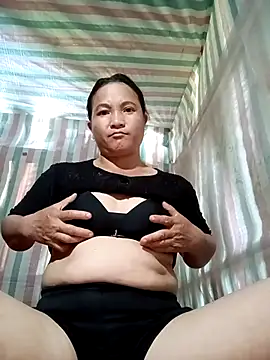 Love-Mama33 online show from October 18, 2025, 2:36 am