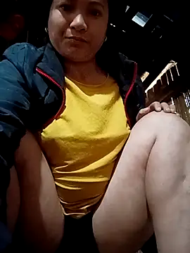 Love-Mama33 online show from February 5, 2026, 2:05 am